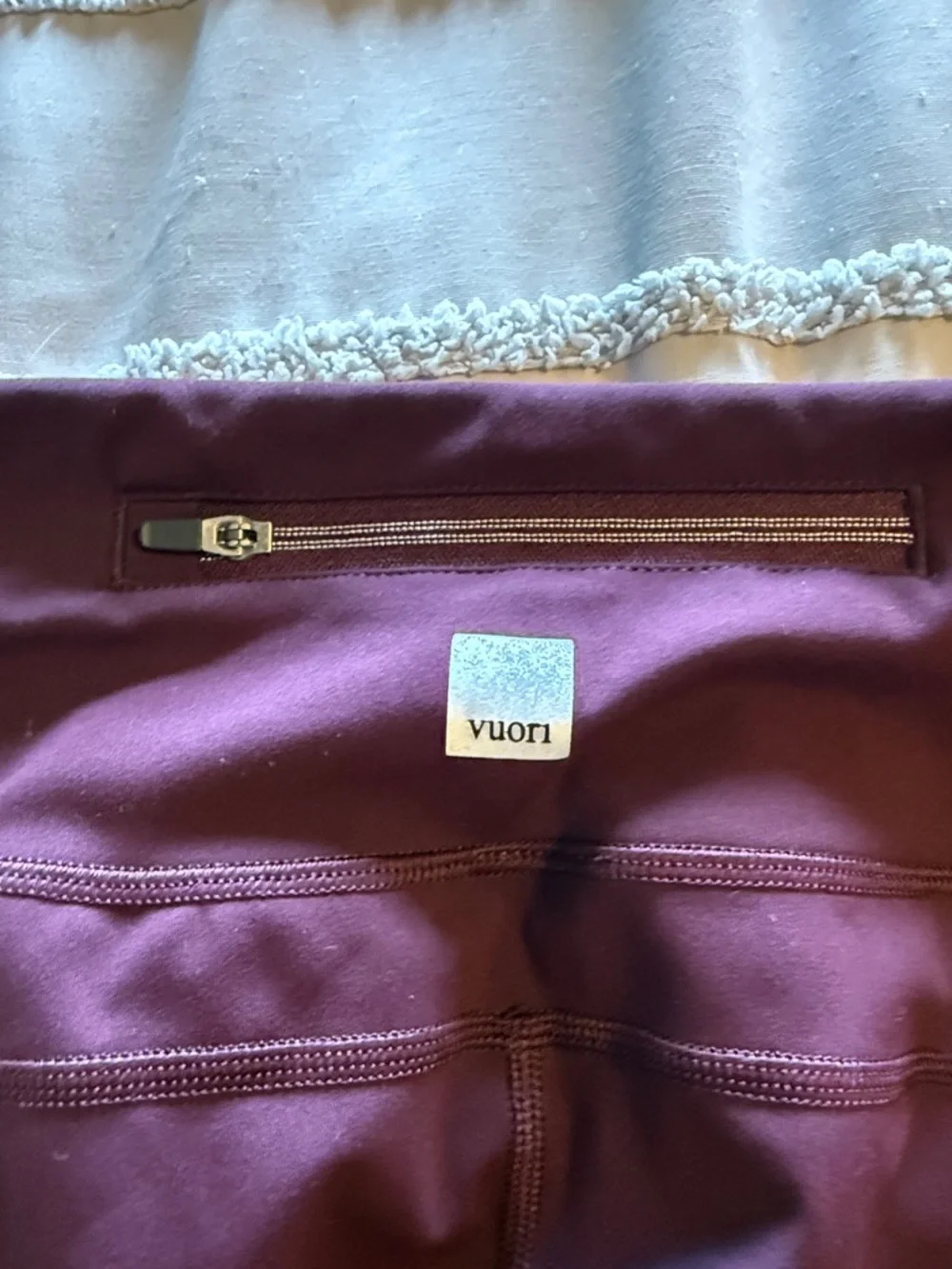 Vuori Athletic Leggings with Subtle Logo - Picture 4 of 5